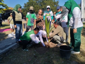 DCP PKB Sumbawa Gotong Royong dan Tanam Pohon di Selipir Ate