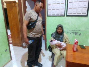 Geger Penemuan Bayi Laki-laki di Plampang, Diduga Dibuang Ibu Kandung
