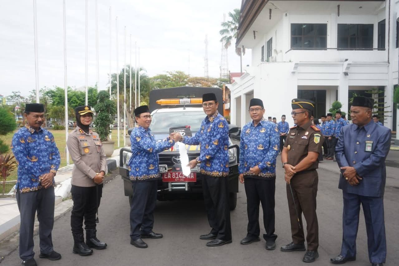 Bupati Serahkan Mobil Patroli Dinas Perhubungan