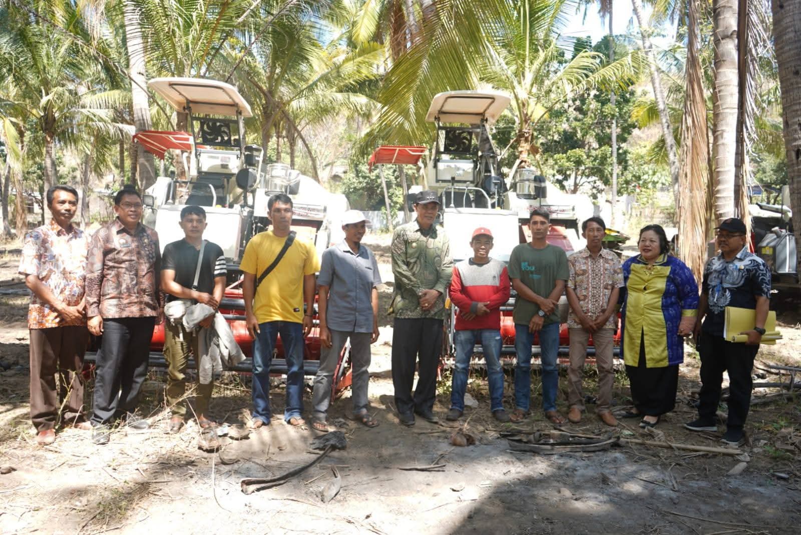 Enam Unit Combine Harves Diserahkan Ke Kelompok UPJA