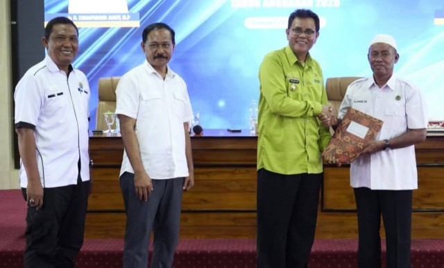 Pemda Sumbawa Serahkan Aset ke 128 Desa