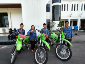 Bupati Sumbawa Serahkan Kendaraan Dinas ke Penyuluh Pertanian