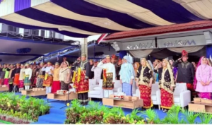 Sejumlah Penghargaan Diserahkan Saat Puncak HUT Kabupaten Sumbawa