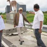 Tinjau Jembatan Amblas, Wabup Sumbawa Segera Sikapi